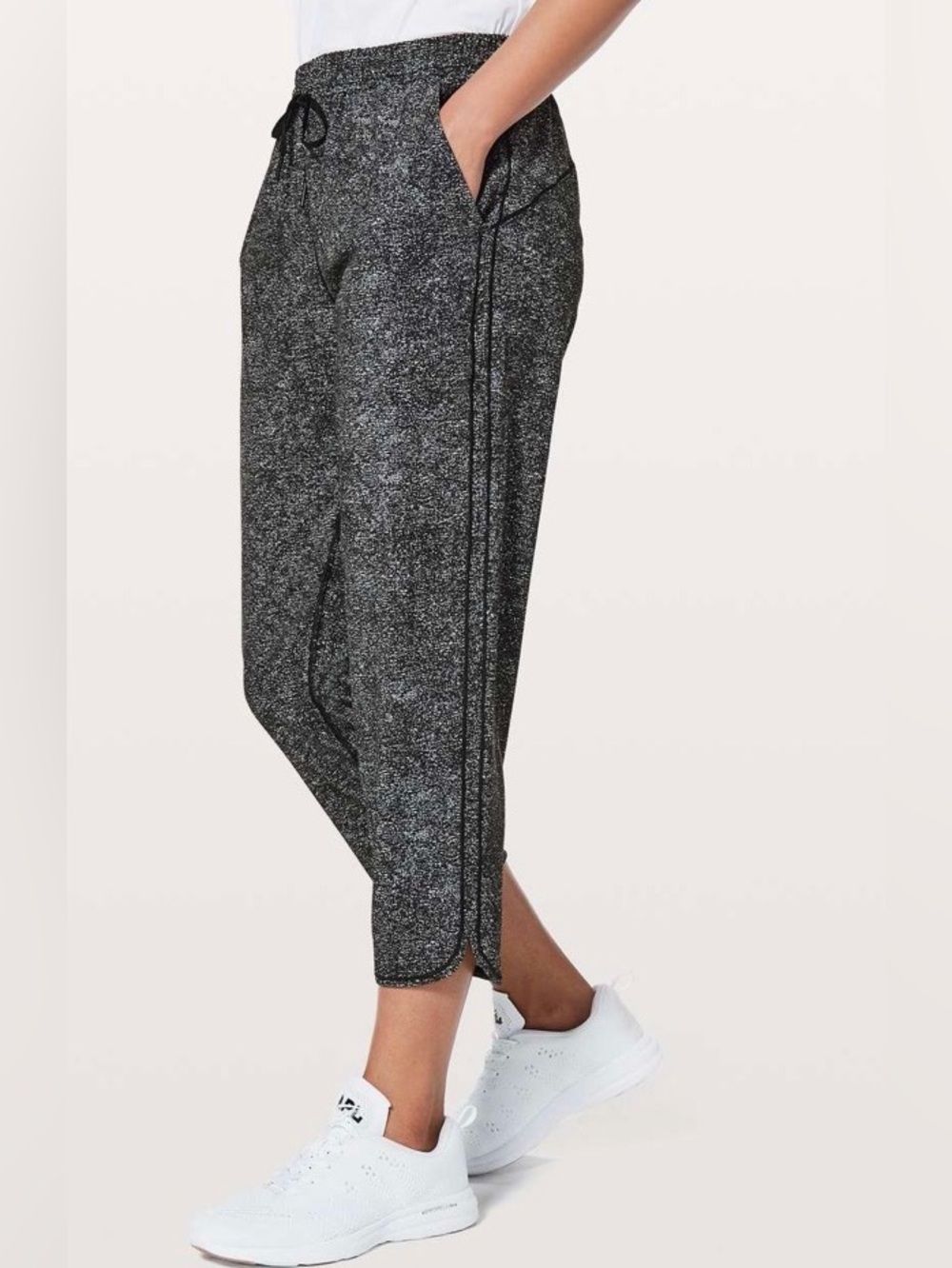 Lululemon Keep It Classic Crop 23" Size 6